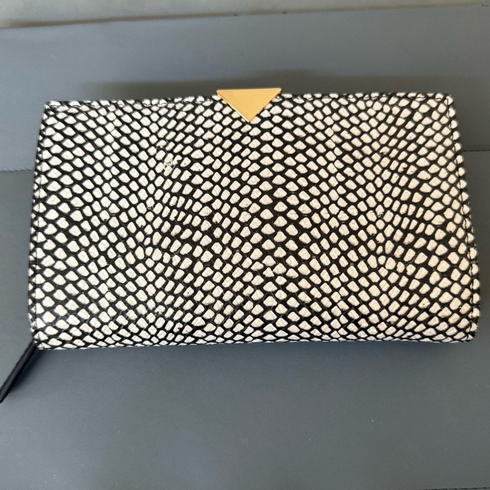 ❤️Vince Camuto Leather Wallet NWT